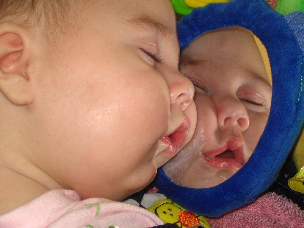 Mirror Baby - Newbon Sleeping Photography Images og Babies