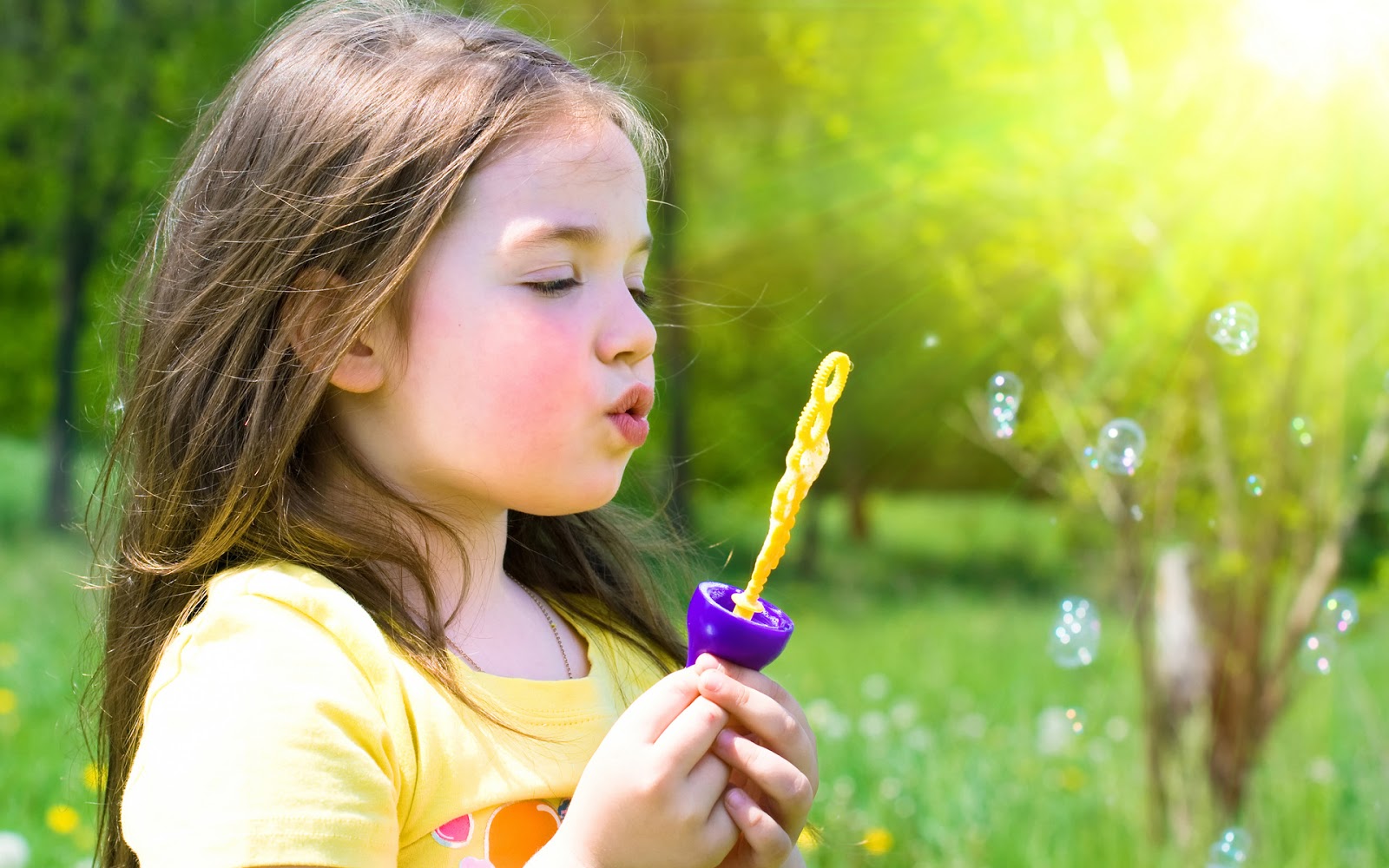 cute little girl playing bubble Pictures - Baby Girl Photos of Kid
