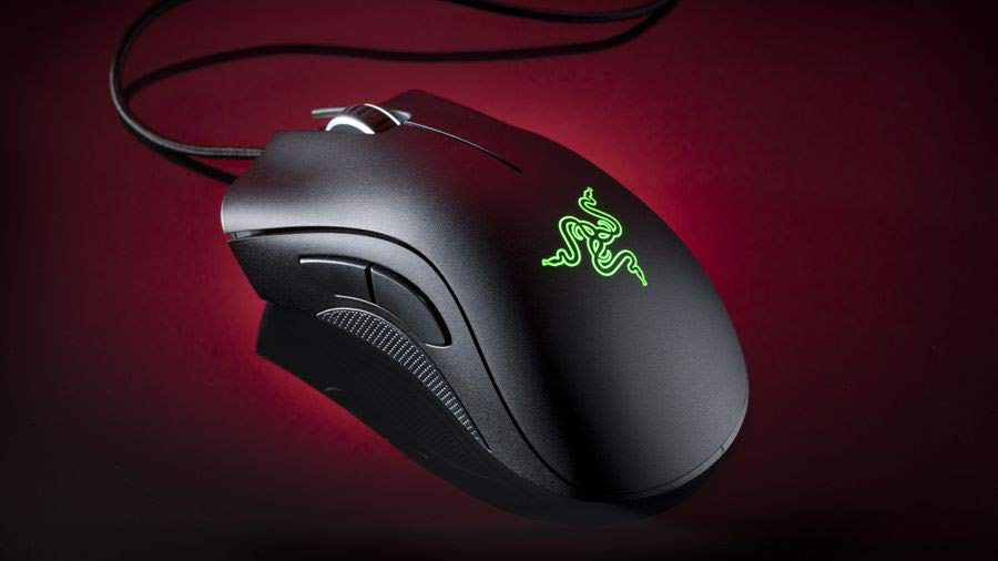 Razer DeathAdder Chroma- Simple gaming mouse - Best Gaming Mouse - What is the Best Gaming Mouse on the Market - Best Wireless Gaming Mouse