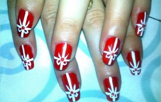 Gifts on the Nails - Best Christmas Nail Art Ideas and Designs -7 Simple Yet Attractive Christmas Nail Art Ideas for Holidays